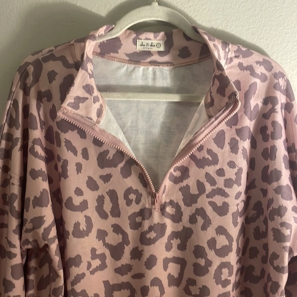 𝅺SHE & Sho Clothing Co. Women’s Pullover Size Large - Picture 6 of 7